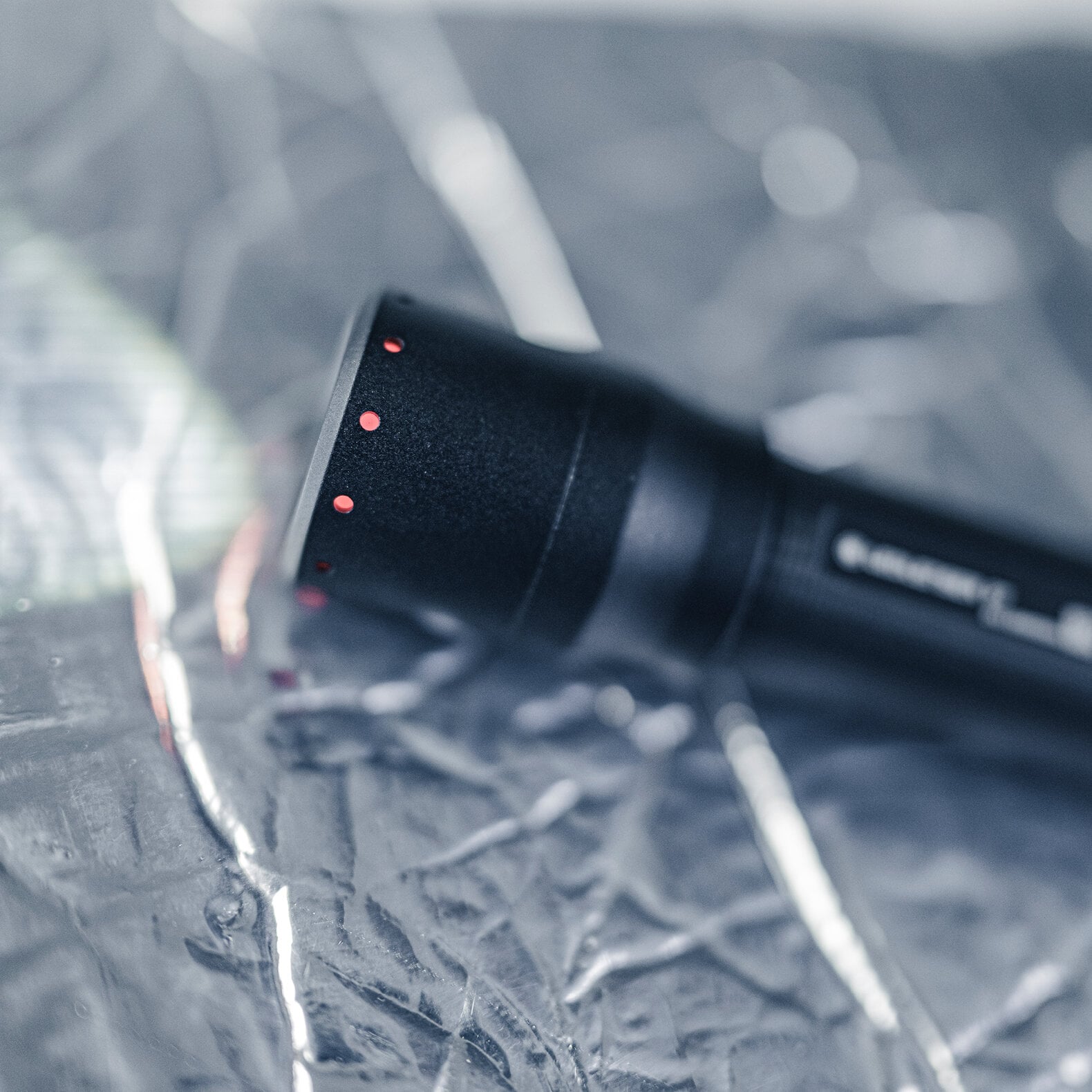 Torcia LED Ledlenser P7 SE - 500 Lumen, Focalizzabile, Portata 320 M, Autonomia 25 H, Modalità Stroboscopica, Clip Tascabile