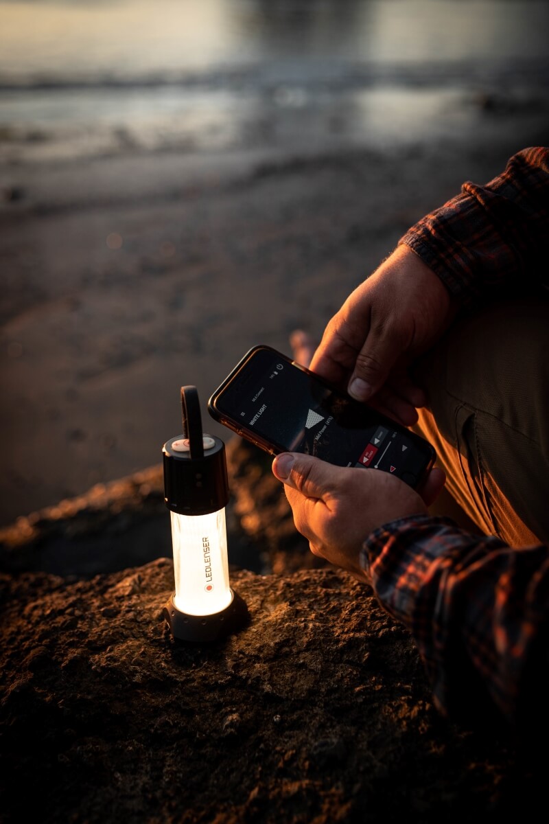 Ledlenser ML6 Connect WL and a smartphone